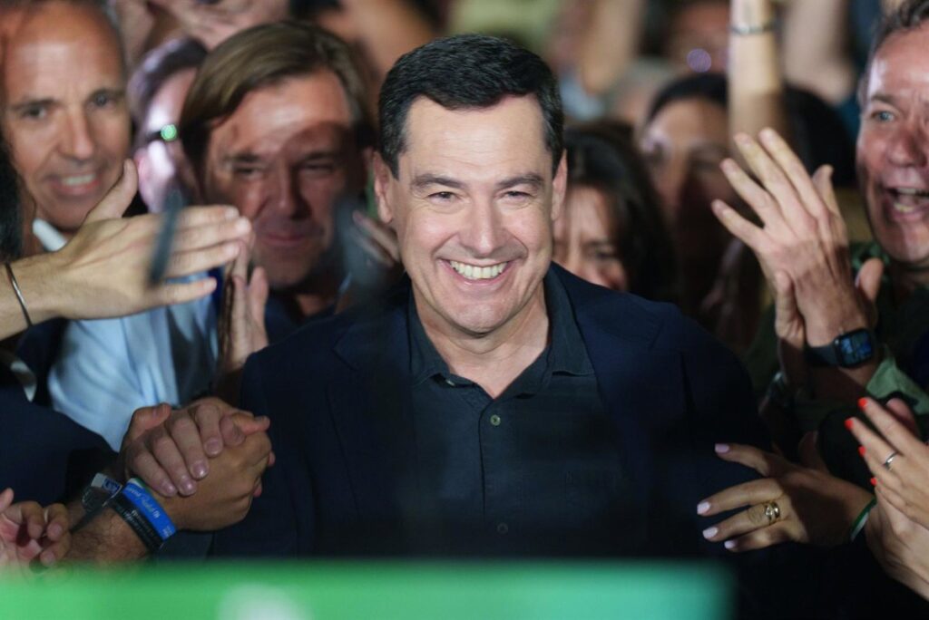 Moreno apuesta por un gobierno del PP "en solitario" y avisa a Vox: "No sería razonable la búsqueda del sillón"
