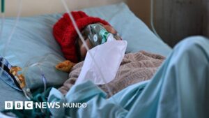 «Nos estamos quedando sin oxígeno y hay pacientes que pueden morir»: la crítica situación de los hospitales en Bolivia a causa de las protestas y bloqueos de carreteras