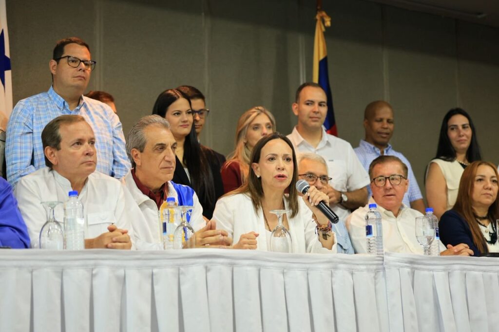 Oposición fija hoja de ruta para negociar transición y “elecciones libres