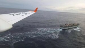 PESCA ILEGAL | «Ya no tienen que cazarlos in situ, no hay que apresar el barco»: así ha revolucionado Argentina la batalla contra la pesca ilegal | elperiodico.com