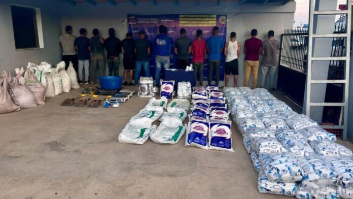 PNB detuvo a 13 personas por procesar y distribuir alimentos de forma clandestina