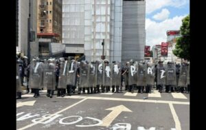 PNB reprime protesta estudiantil frente al Sebin en Plaza Venezuela