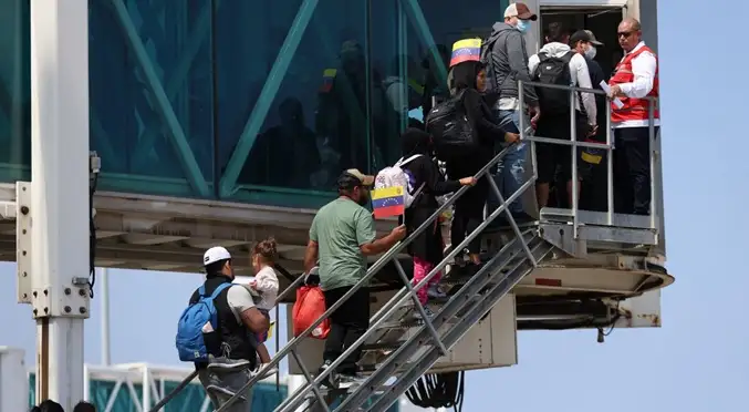 Panamá anuncia primer vuelo directo a Venezuela con migrantes