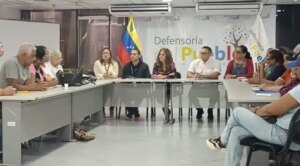 Pensionados y jubilados sostienen reunión en Defensoría del Pueblo por mejoras salariales