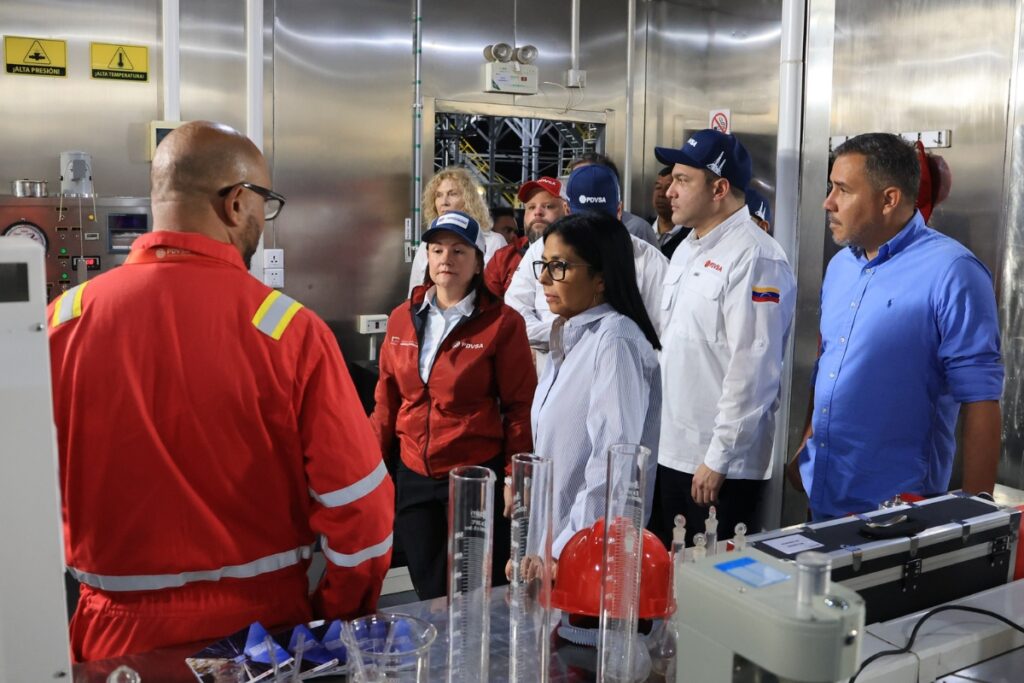 Petroleras extranjeras ya comienzan a instalarse en Venezuela, confirmó Delcy