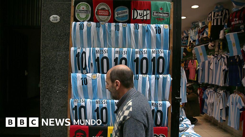 Por qué es tan cara la ropa en Argentina y hasta el gobierno promueve comprarla en el extranjero