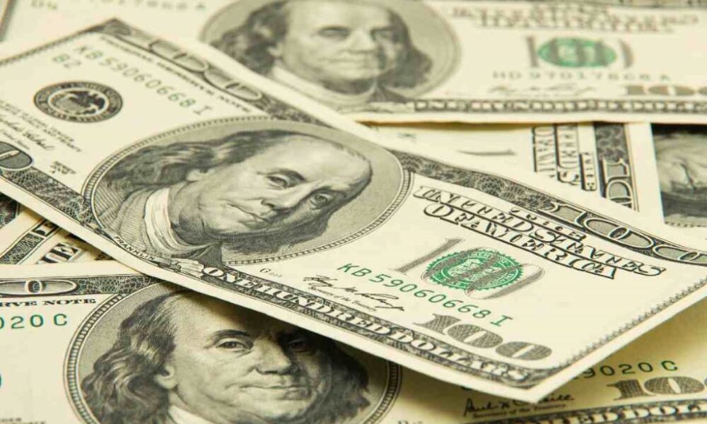 Precio del dólar del 4 de mayo aumenta más de dos bolívares