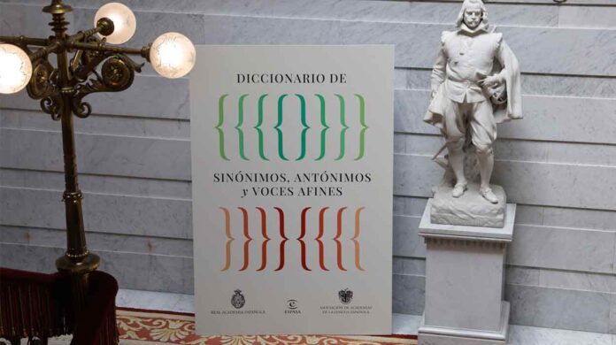 Presentan primer diccionario de sinónimos de la RAE