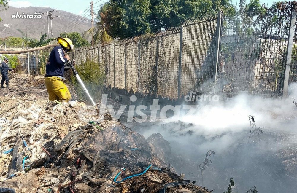 Quema de basura terminó ocasionando incendio de un rancho ubicado cerca de la Refinería de PDVSA Puerto La Cruz