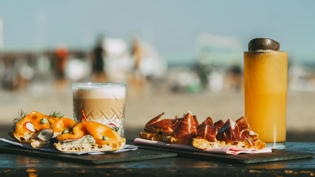 Restaurantes donde comer en Barcelona con vistas al mar: un brunch por 13 euros