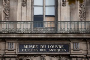 Revelaron nuevas imágenes exclusivas del robo en el Museo del Louvre (VIDEO)