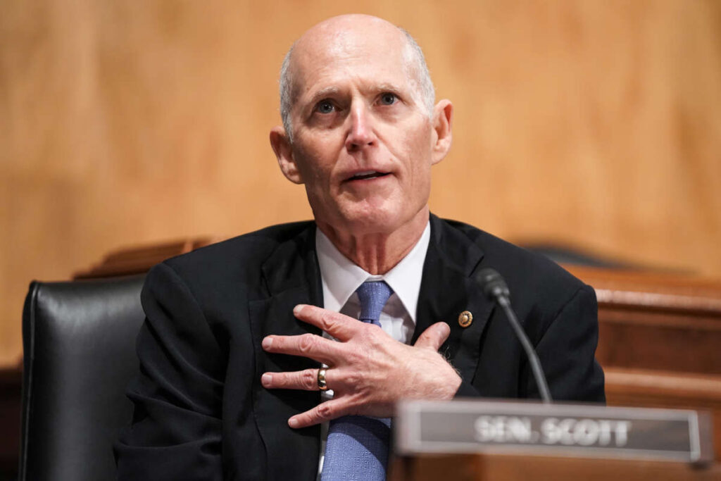 El senador Rick Scott lanza una dura crítica contra Delcy Rodríguez. La acusa de liderar un cártel y exige elecciones libres en Venezuela de inmediato.