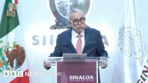 Rubén Rocha deja «temporalmente» el cargo de gobernador de Sinaloa mientras la Fiscalía de México investiga sus presuntos nexos con el cartel de «Los Chapitos»