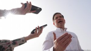 Rubio: estrecho de Ormuz reabrirá «de una forma u otra»