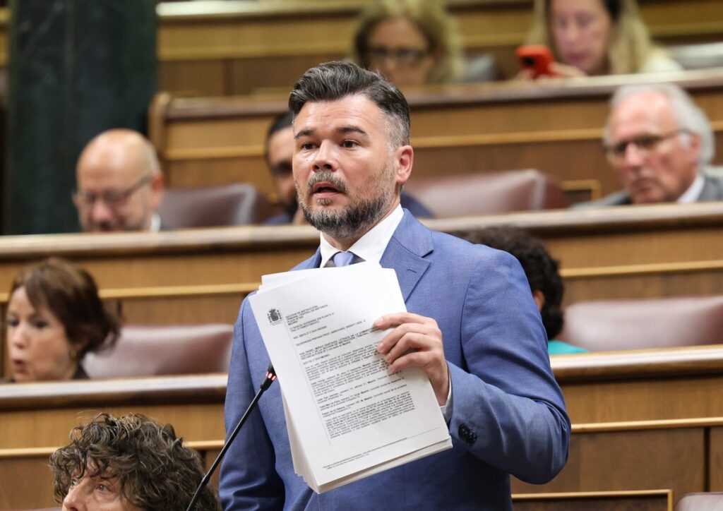 Rufián pide a Sánchez reaccionar al caso Zapatero: "Si es verdad es una mierda, si es mentira es una mierda mayor"