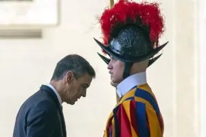 Sánchez acudirá a los actos del Papa en la Sagrada Familia y el Congreso y espera mostrar sintonía sobre migración | europapress.es