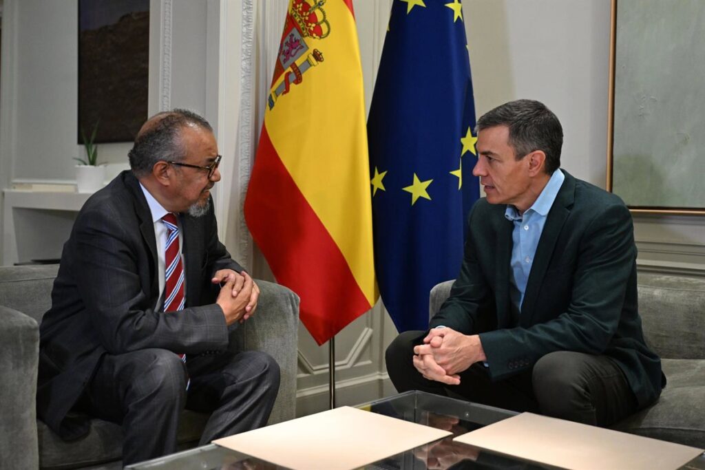 Sánchez se reúne con el director de la OMS: "España estará siempre del lado de quienes necesitan ayuda"