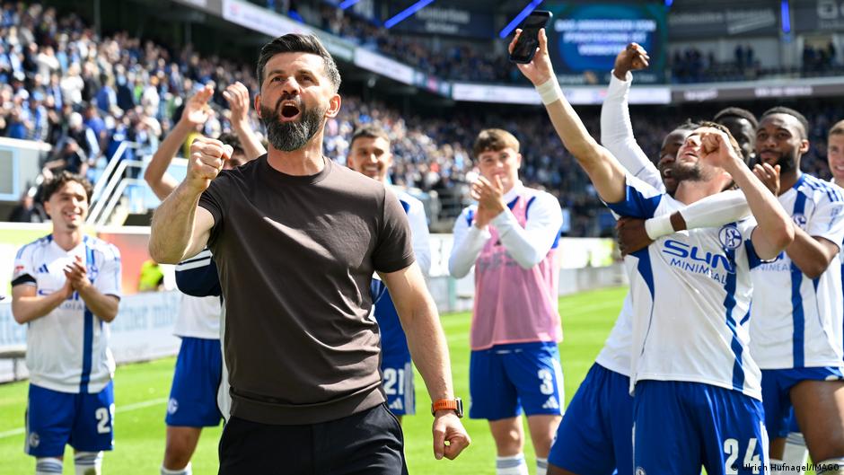 Schalke 04 prepara el “champán” por su regreso a Bundesliga