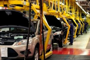 Solo tres millones de vehículos logran mantenerse operativos en el país, según Favenpa
