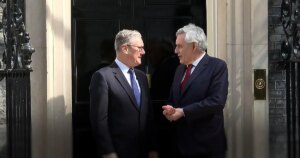 Starmer recurre al ex primer ministro Gordon Brown para reflotar al laborismo