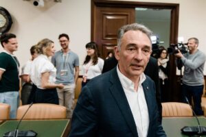 Sumar garantiza que no estará en un Gobierno en el que haya «supuestos de corrupción» y se hayan «permitido» | europapress.es
