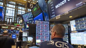 Tipo de los bonos y pantallas en rojo en Wall Street | elperiodico.com