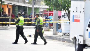 Transportador escolar fue asesinado en Barranquilla cuando dejaba a su nieta en casa: crimen reaviva alerta por presión en el sector de los chóferes