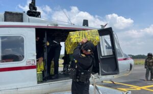 Trasladan a la capital de Guatemala cargamento de posible cocaína incautado en el Pacífico – AlbertoNews