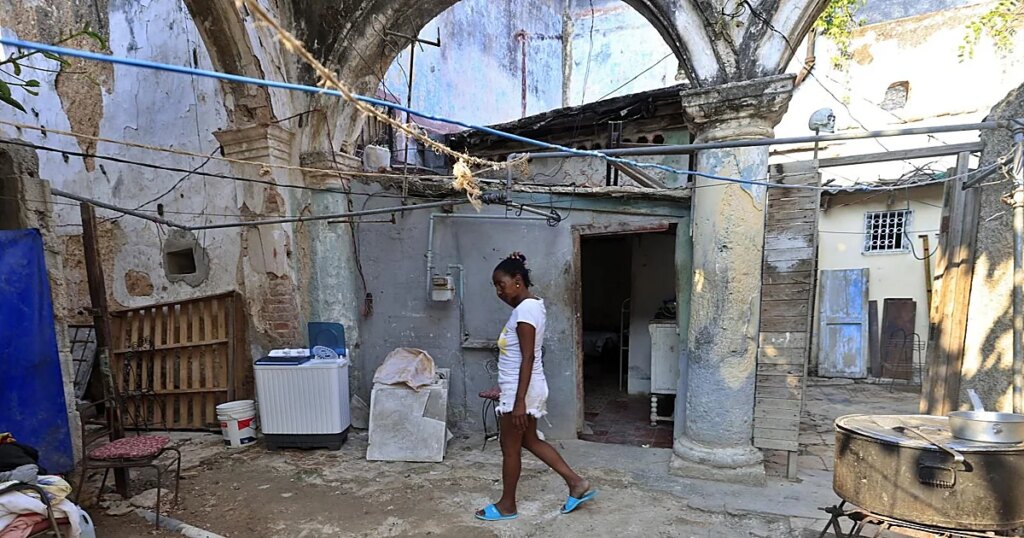 Trump asegura que Cuba «está pidiendo ayuda» y dice que negociará con el régimen