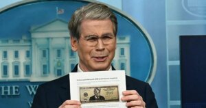Trump coloca su rostro hasta en el dinero: tiene listo un billete de 250 dólares