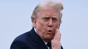 Trump dice que está dividido entre cerrar un acuerdo o atacar a Irán | elperiodico.com