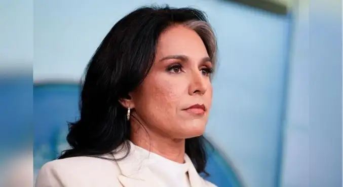 Tulsi Gabbard dimite como directora de Inteligencia de Trump