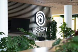 Ubisoft reconoce pérdidas record de más de 1.000 millones pero Guillemot no está preocupado: «Iniciamos una de las transformaciones más ambiciosas de nuestra historia»