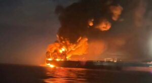 Ucrania ataca dos buques de la flota fantasma rusa en la entrada del puerto ruso de Novorosíisk