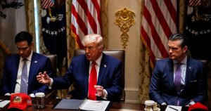 Un arma de doble filo: Trump se deshace de los díscolos republicanos, pero pone en riesgo su mayoría en el Congreso