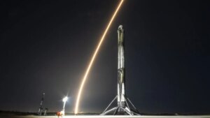 Un cohete de SpaceX lanzado en 2025 sigue vagando por el espacio sin control tras cumplir su misión. En agosto impactará contra la Luna a más de 5.400 km/h en un choque previsto que vuelve a poner el foco en la basura espacial