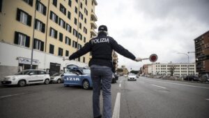 Un conductor atropella a una docena de personas en la ciudad italiana de Módena y apuñala a otra en su fuga | elperiodico.com