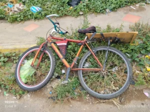 Un hombre lesionado en colisión de moto y bicicleta