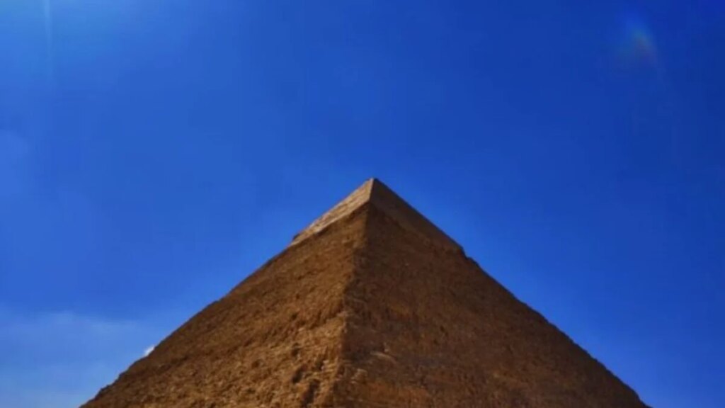 Un investigador español cree haber resuelto el mayor misterio de la Gran Pirámide de Guiza. La clave no estaba en rampas gigantes ni tecnologías perdidas sino escondida dentro de la propia estructura desde hace 4.500 años