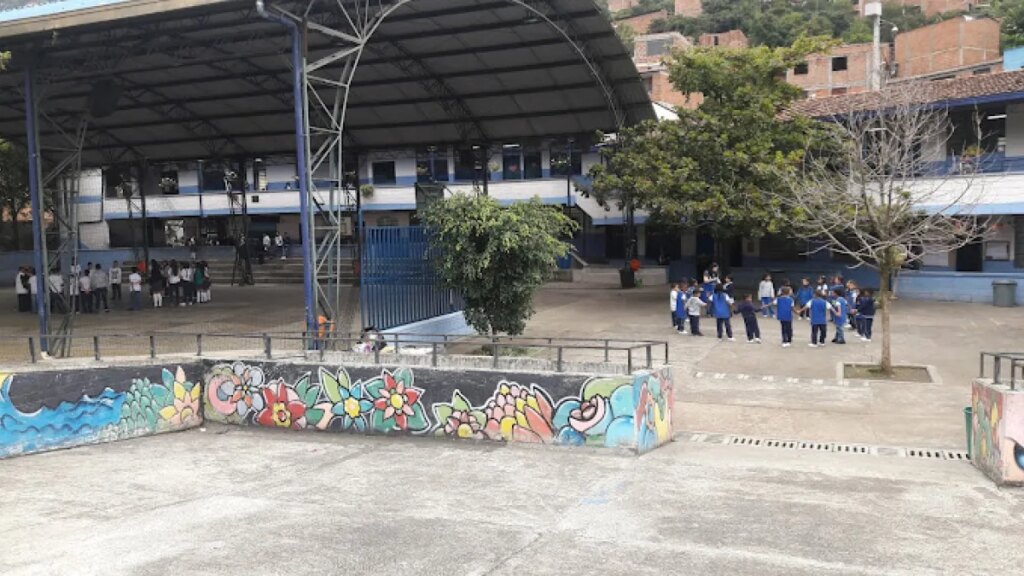 Un joven de 14 años murió en Medellín tras desplomarse durante una clase de educación física en su colegio del sector de Buenos Aires