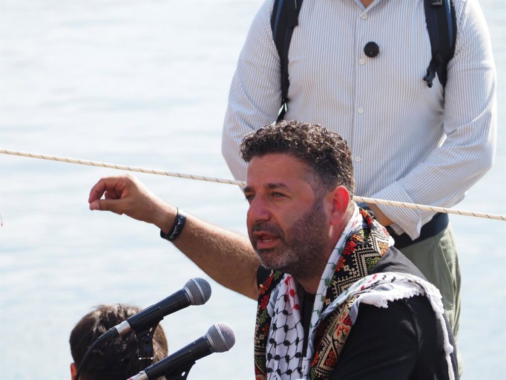 Un tribunal israelí extiende hasta el martes la detención del activista español de la Flotilla y su compañero brasileño