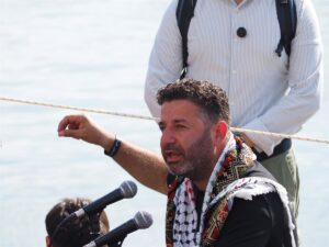 Un tribunal israelí extiende hasta el martes la detención del activista español de la Flotilla y su compañero brasileño | europapress.es
