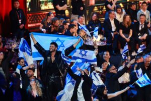Una ganadora insólita y divertida frente al enésimo trampantojo israelí en Eurovisión