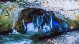 Una superbacteria que llevaba 5.000 años congelada ha reaparecido en Transilvania. Puede ser aliada contra la resistencia… o un nuevo problema