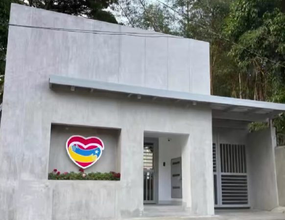 VIDEO: instalan una misión chavista en inmueble arrebatado a Leopoldo López