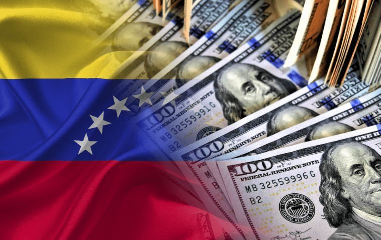 Venezuela declara "insostenible" su deuda externa e inicia reestructuración total