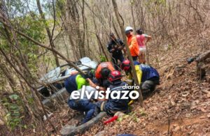 Yaris se desbarrancó en Altos de Guayuta en Guanta dejando cuatro mujeres lesionadas