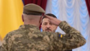 Zelenski denuncia movimientos militares inusuales en la frontera con Bielorrusia | elperiodico.com
