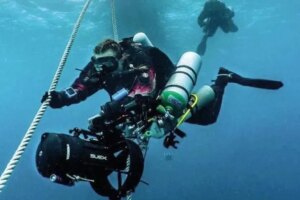 ¿Cómo murieron los submarinistas italianos en Maldivas? El túnel trampa, la ilusión óptica y las dudas sobre las botellas, cuerdas y permisos | elmundo.es