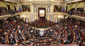 ¿Fin a las juntas de vecinos presenciales? El Congreso vota una ley para celebrar las reuniones de la comunidad de forma telemática